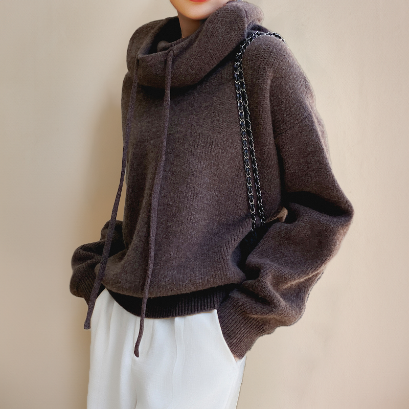Elegant Relaxed-Fit Sweater | Timeless Spring–Summer Style
