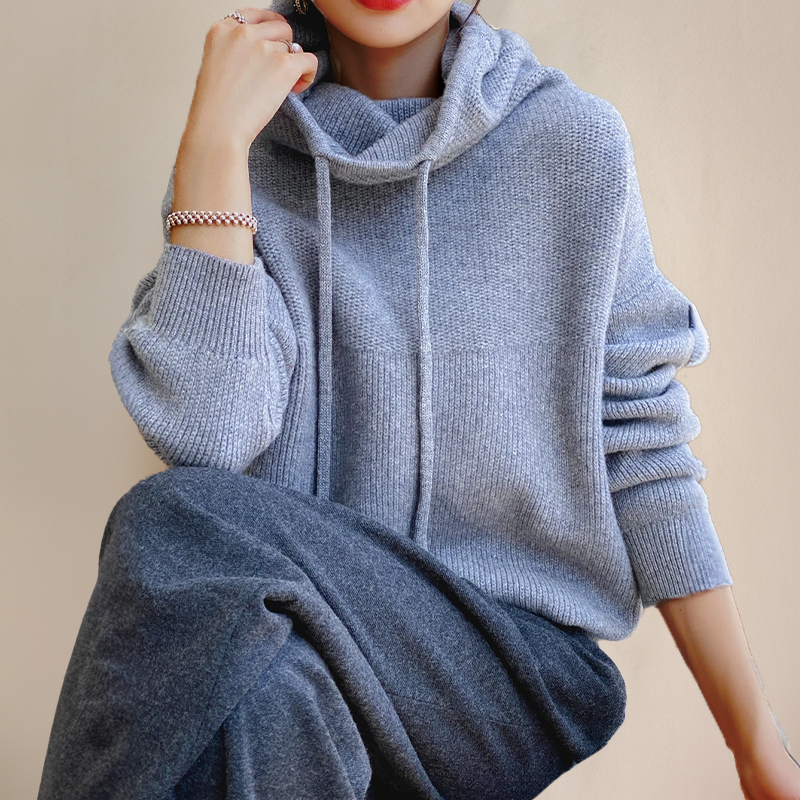 Elegant Relaxed-Fit Sweater | Timeless Spring–Summer Style