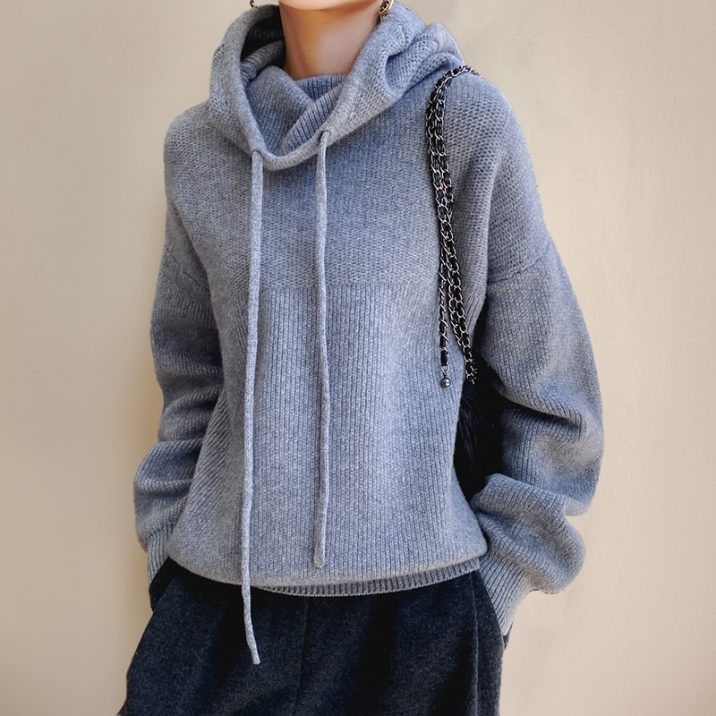 Elegant Relaxed-Fit Sweater | Timeless Spring–Summer Style